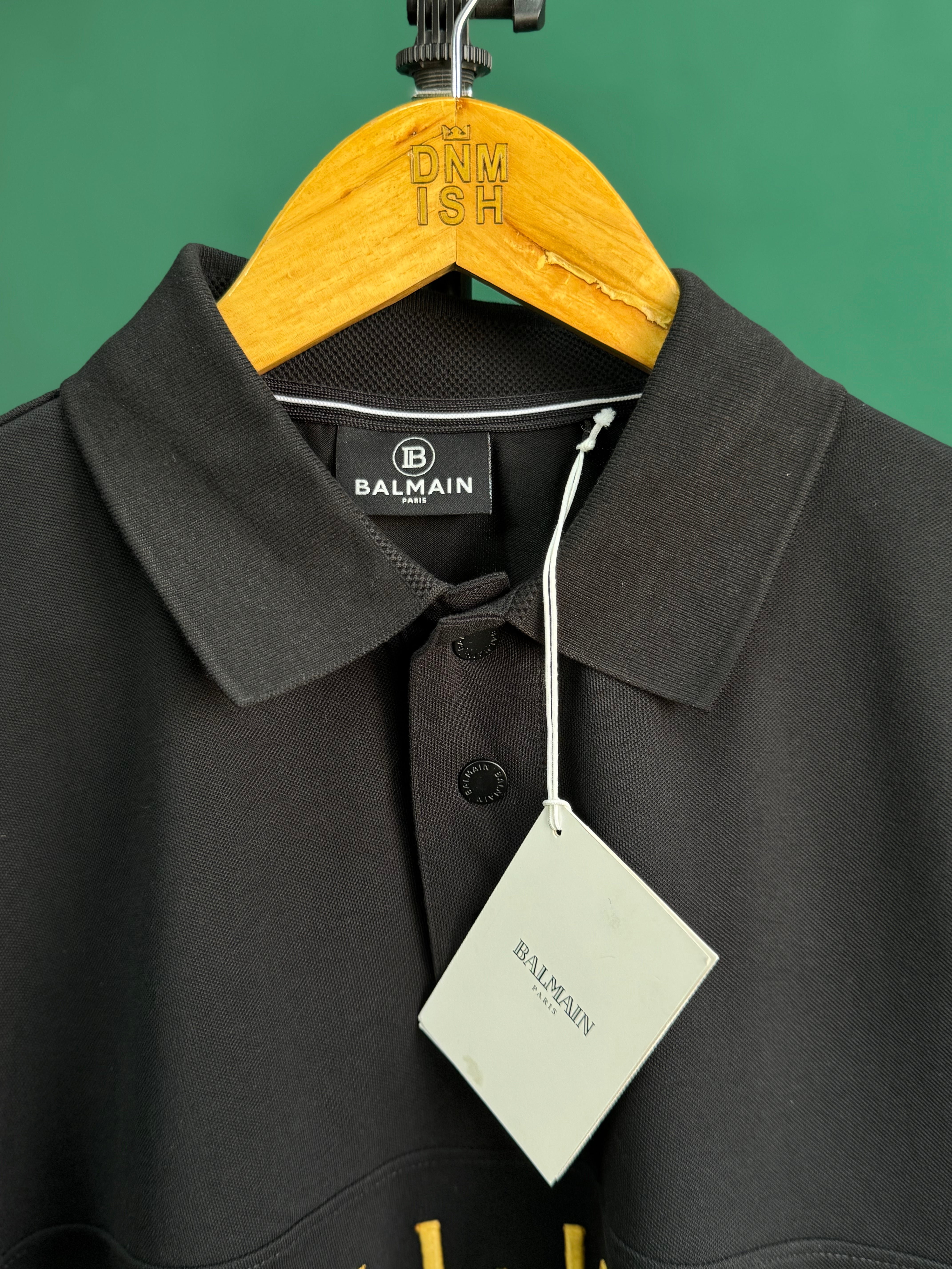 BALMAIN TEXT REVERSE EMBROIDERY POLO SHIRT | BLACK