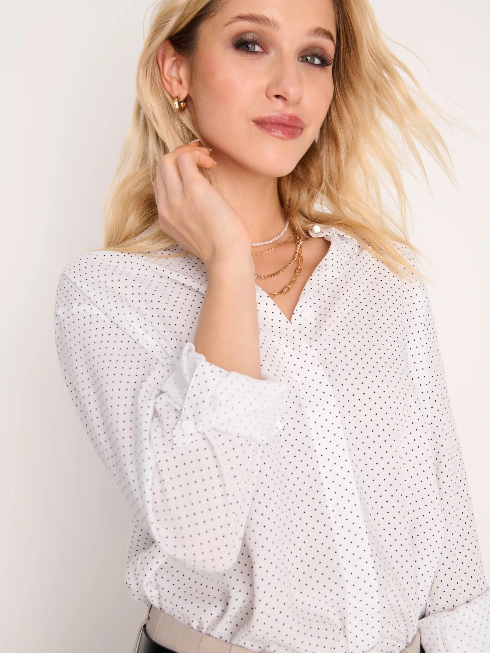 Sinsay Classic A Shirt – White Women’s Casual Shirt
