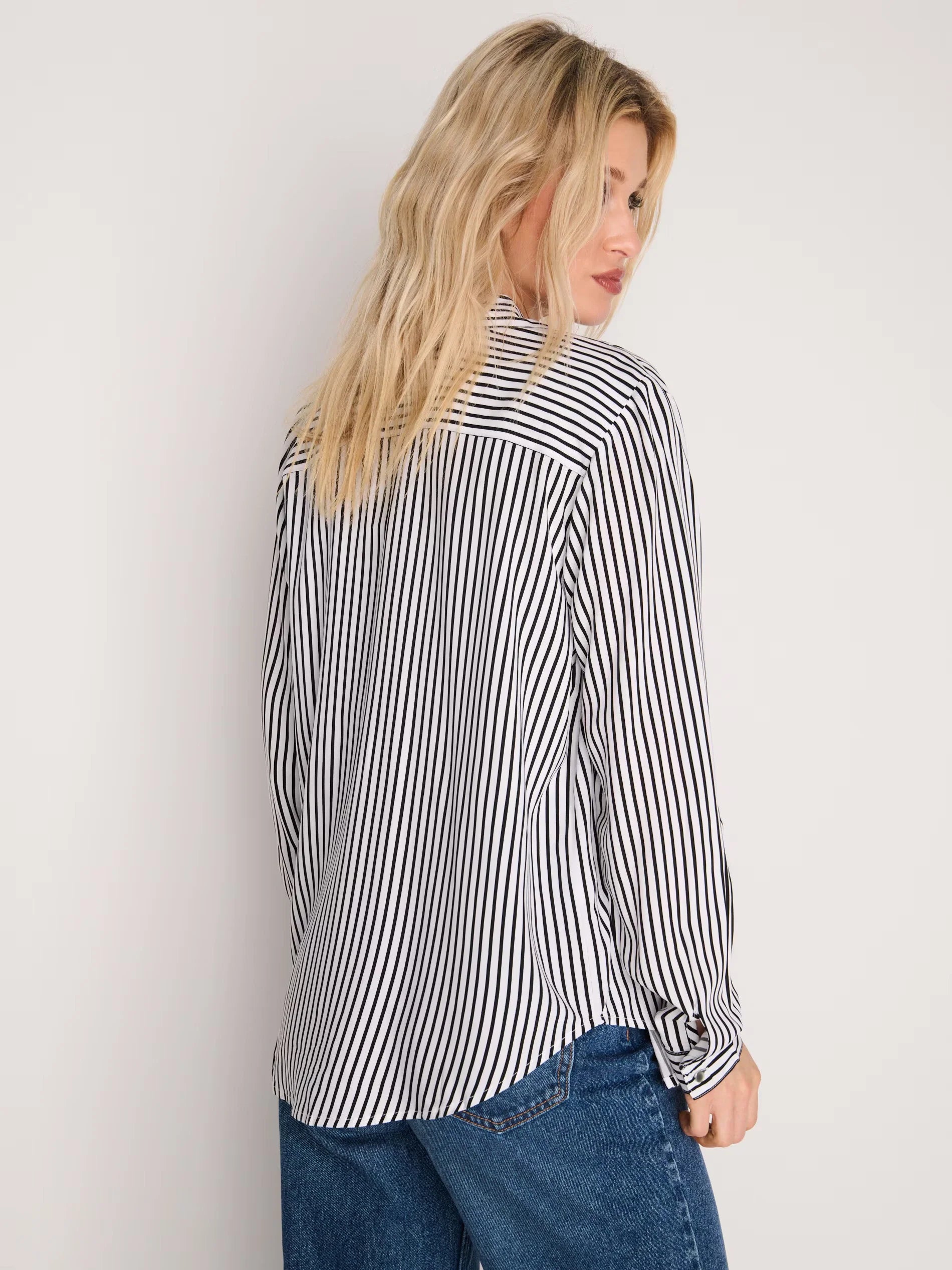 Sinsay Classic White Shirt – Women’s Casual & Smart Wear