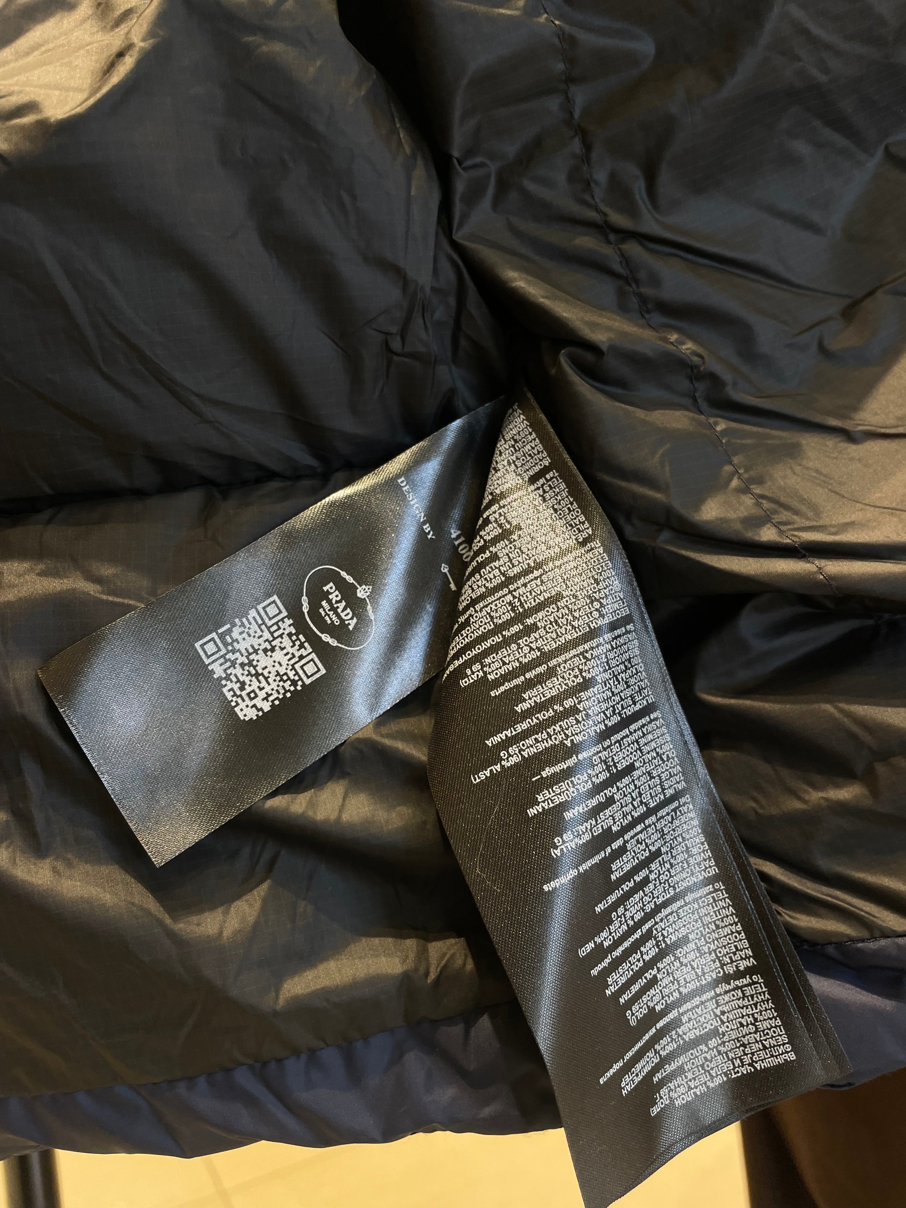PRADA LUXURY PUFFER JACKET WITH PREMIUM LEATHER DETAILING | NAVY